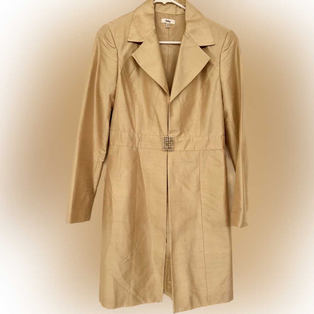 Vintage silk jacket with crystal encrusted clasp size S, NWOT